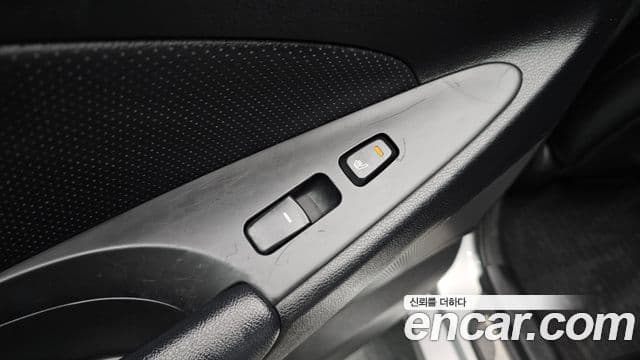 Hyundai YF Sonata люксовая версия, 2010 18