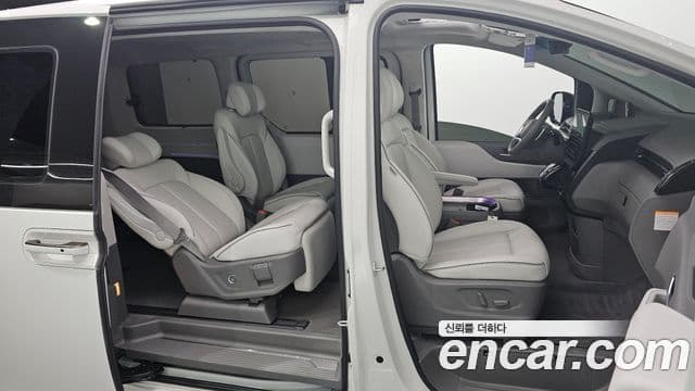 Hyundai Staria Inspiration, 2025 11