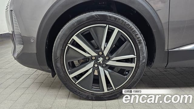 Peugeot 5008 2세대 1.2 Pure Tech GT, 2024 все фото