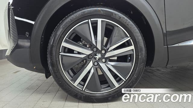Peugeot 5008 2세대 1.2 Pure Tech GT, 2024 все фото