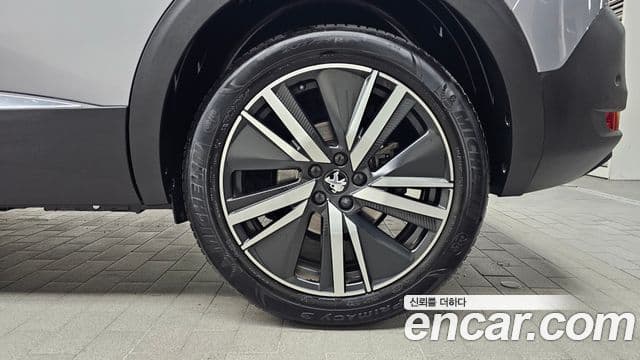 Peugeot 5008 2세대 1.2 Pure Tech GT, 2024 все фото