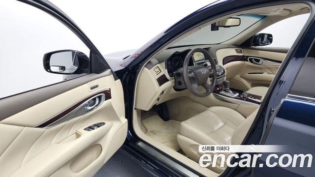 Infiniti Q70 Style, 2017 10