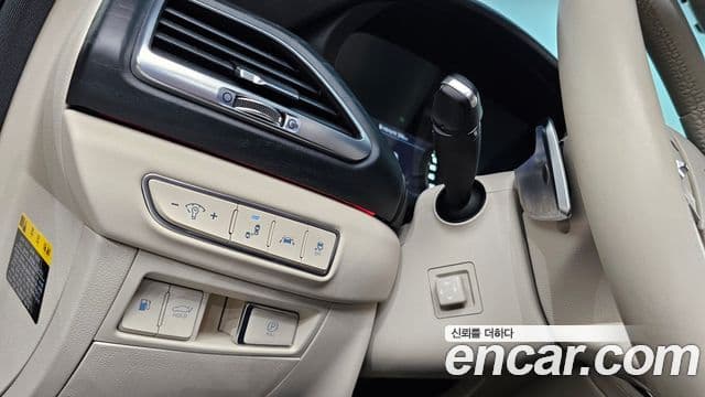 Genesis G90 Premium Luxury, 2019 15