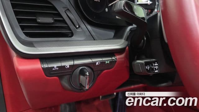 Porsche 911 (992) Carrera 4 кабриолет, 2024 13