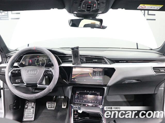 Audi e-Tron, 2022 13