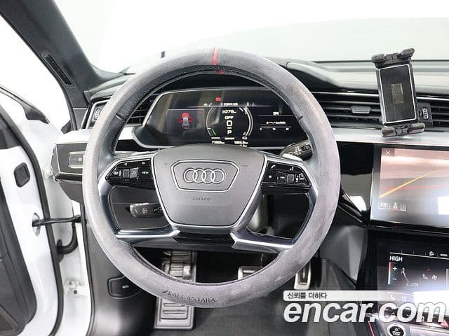Audi e-Tron, 2022 14