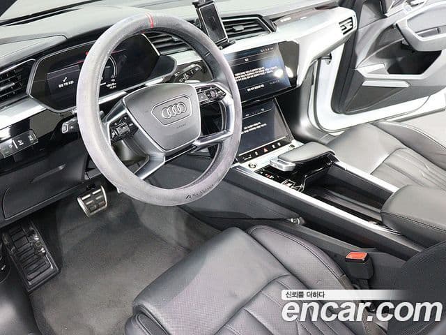 Audi e-Tron, 2022 16