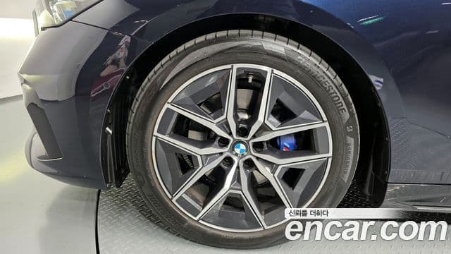 BMW 5시리즈 (G60) 523d M Sport, 2024 все фото