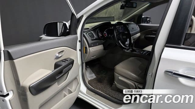 Kia All New Carnival Luxury, 2016 10
