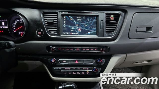 Kia All New Carnival Luxury, 2016 17
