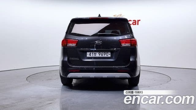 Kia All New Carnival Prestige, 2015 4