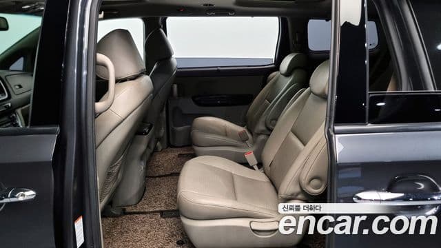 Kia All New Carnival Prestige, 2015 12