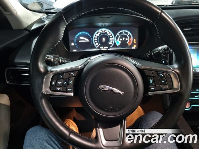 Jaguar F-PACE Prestige, 2018 11