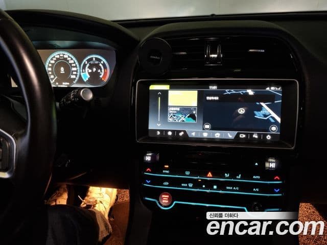 Jaguar F-PACE Prestige, 2018 13