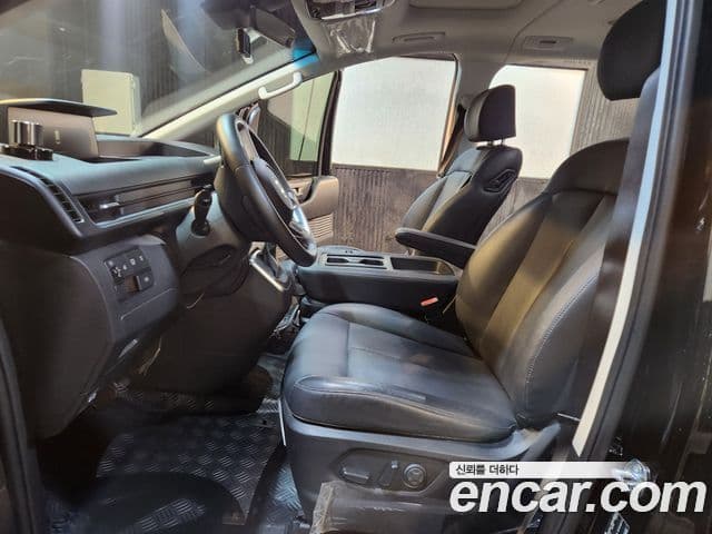 Hyundai Staria Modern, 2025 9