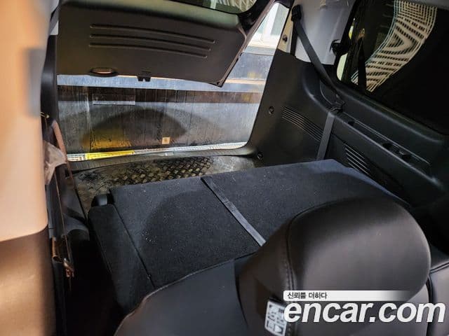 Hyundai Staria Modern, 2025 11