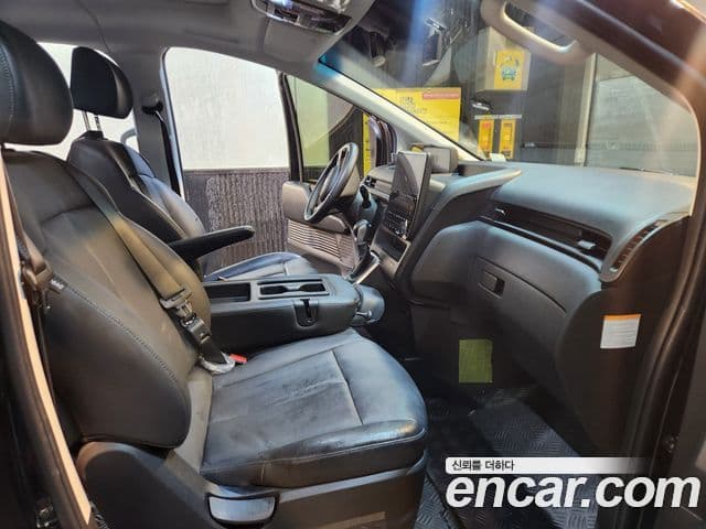 Hyundai Staria Modern, 2025 12