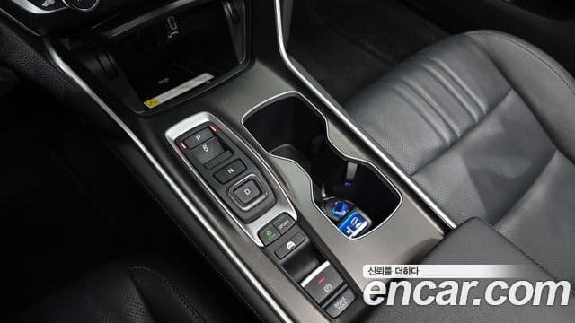 Honda Accord 10세대 2.0 гибрид Туринг (Touring), 2019 9