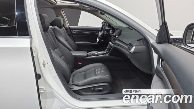 Honda Accord 10세대 2.0 гибрид Туринг (Touring), 2019 10