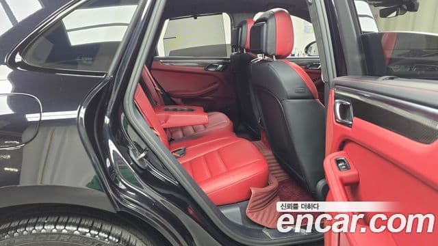 Porsche Macan 95B, 2023 12