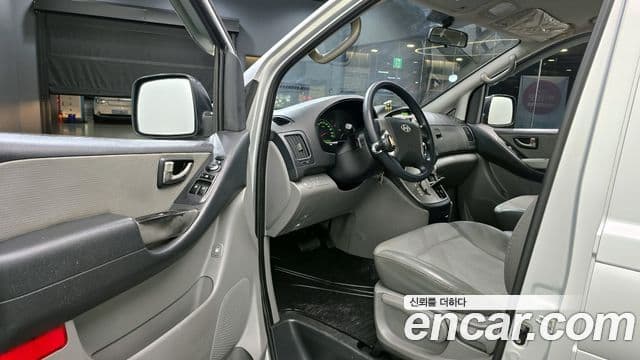 Hyundai Grand Starex CVX Luxury, 2010 11