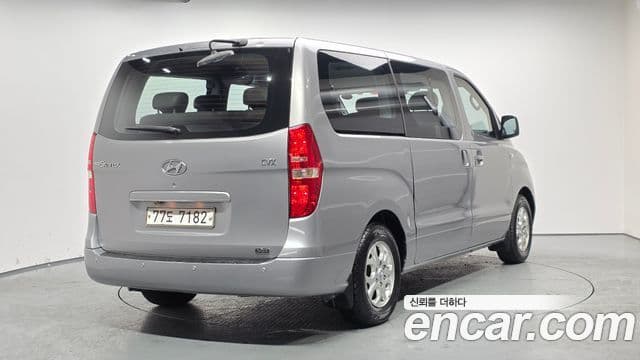 Hyundai Grand Starex CVX Deluxe, 2011 2