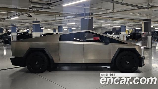 Tesla 사이버트럭, 2025 4