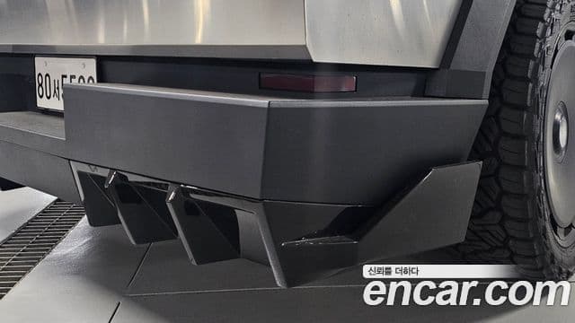 Tesla 사이버트럭, 2025 7