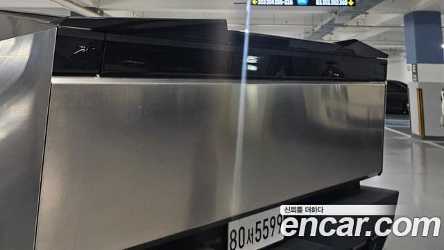 Tesla 사이버트럭, 2025 8