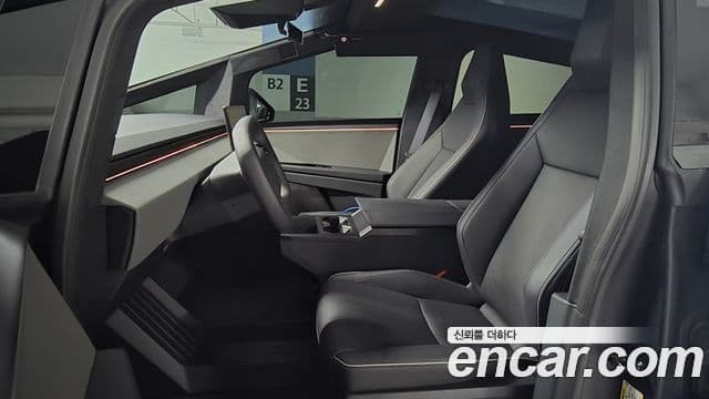 Tesla 사이버트럭, 2025 10