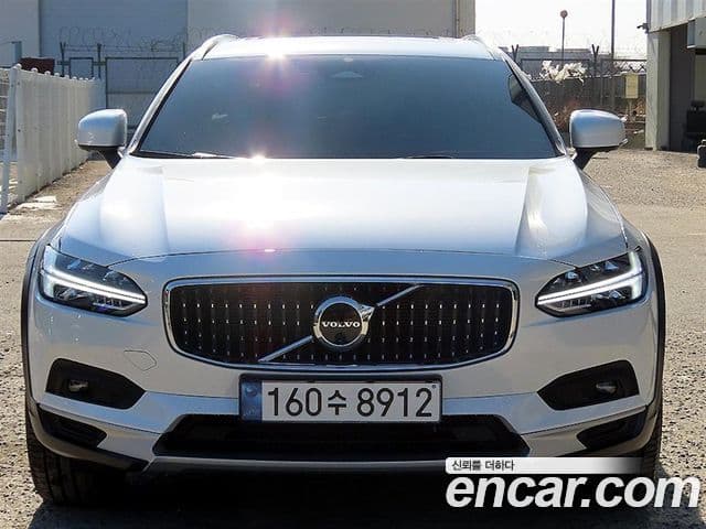 Volvo V90 Cross Country B5 Ultimate AWD, 2024 1