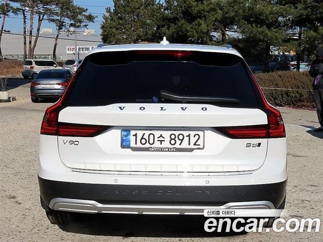 Volvo V90 Cross Country B5 Ultimate AWD, 2024 4