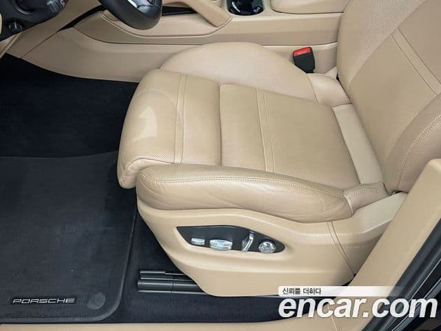 Porsche Cayenne (PO536), 2019 10