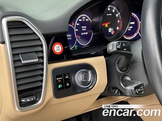 Porsche Cayenne (PO536), 2019 16