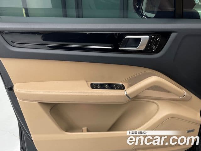 Porsche Cayenne (PO536), 2019 17