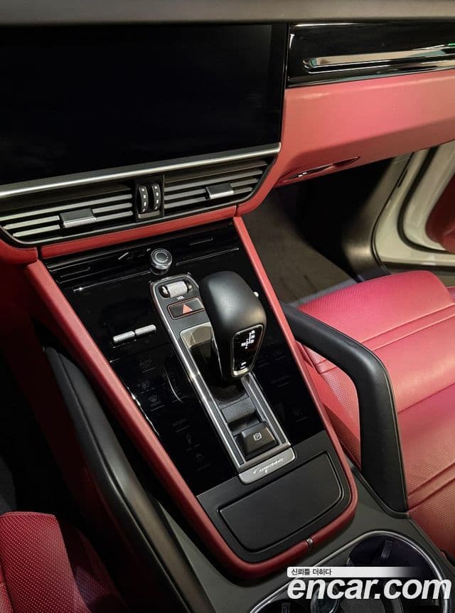 Porsche Cayenne (PO536), 2020 9