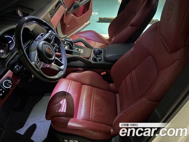 Porsche Cayenne (PO536), 2020 10