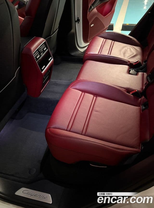 Porsche Cayenne (PO536), 2020 13