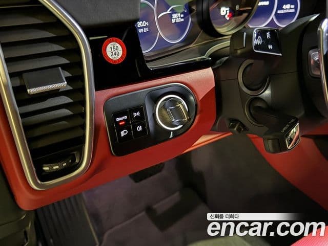 Porsche Cayenne (PO536), 2020 15