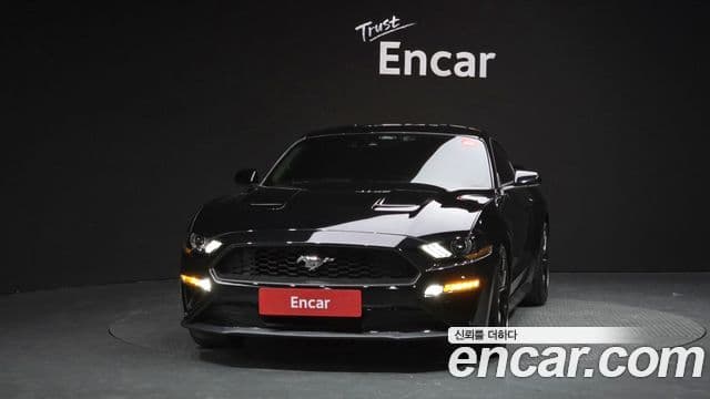 Ford Mustang купе, 2023 3