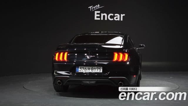 Ford Mustang купе, 2023 4