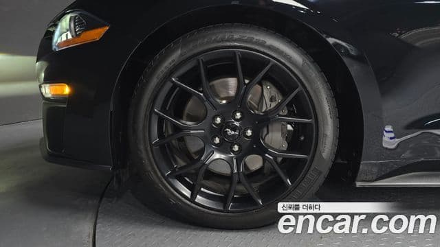 Ford Mustang купе, 2023 все фото