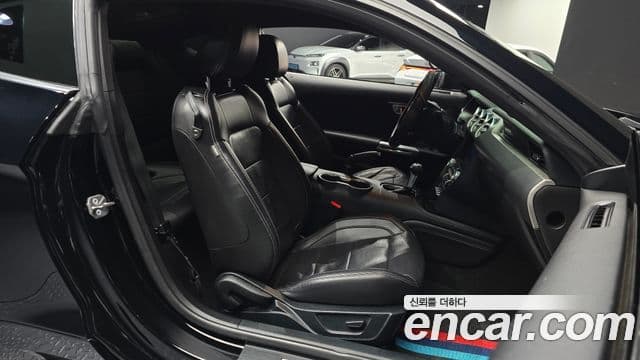 Ford Mustang купе, 2023 10