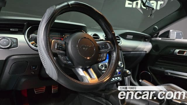 Ford Mustang купе, 2023 13