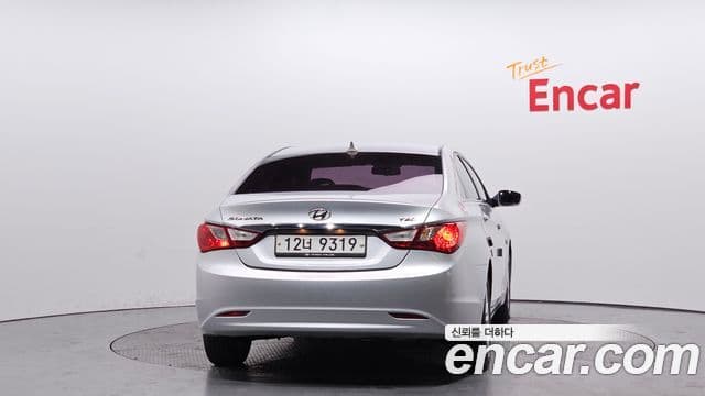 Hyundai YF Sonata Premier, 2011 4