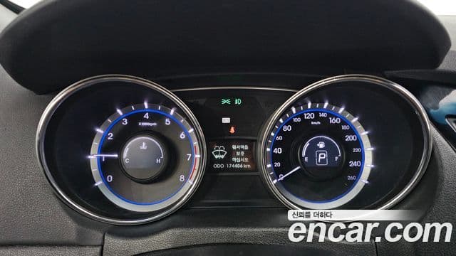 Hyundai YF Sonata Premier, 2011 8