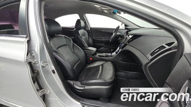 Hyundai YF Sonata Premier, 2011 11