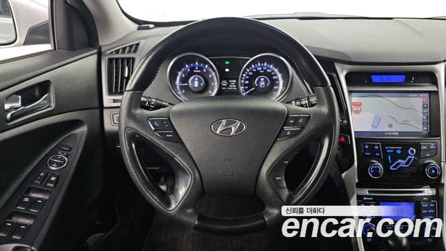 Hyundai YF Sonata Premier, 2011 13