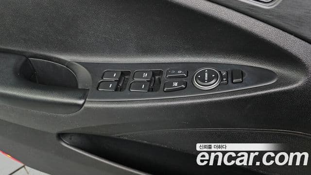 Hyundai YF Sonata Premier, 2011 18