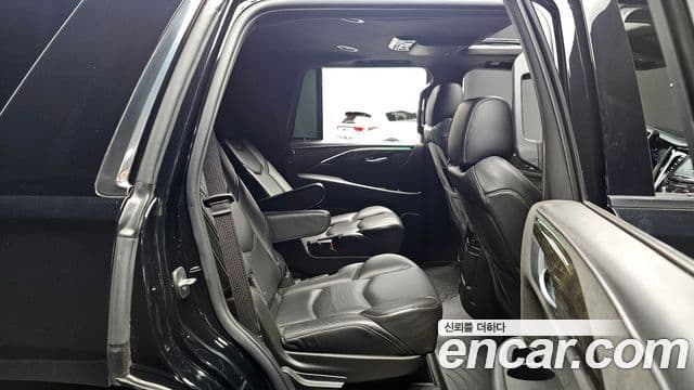 Cadillac Escalade 4세대, 2020 11